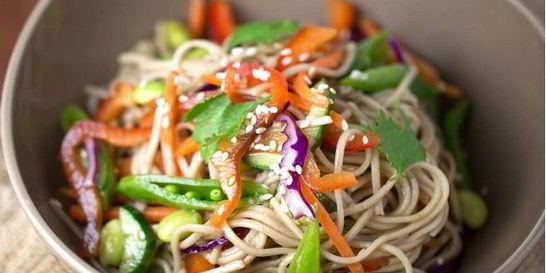 Гречневая лапша с овощами