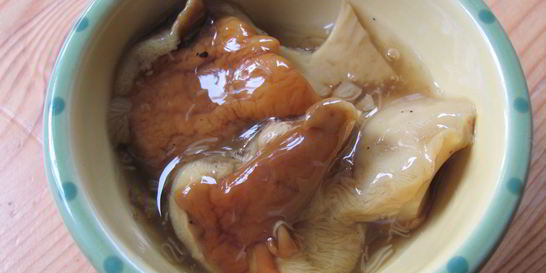 Белые грибы и рыжики в собственном соку