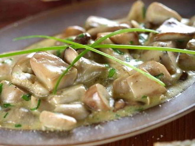 Рецепт белых грибов тушенных в сливочном соусе