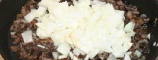 белые грибы в сметане. Шаг 4