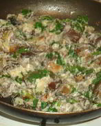 Белые грибы, жаренные в сливках