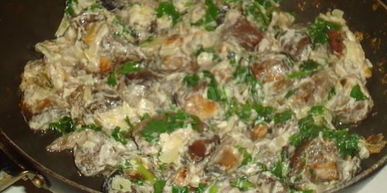 Белые грибы, жаренные в сливках