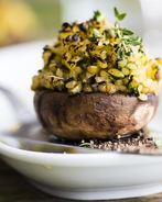 Фаршированные булгуром шампиньоны