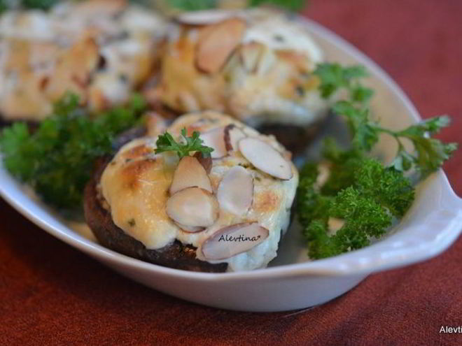 Рецепт фаршированных грибов с крабовым соусом