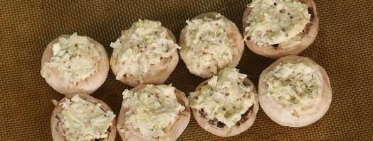 фаршированные шляпки шампиньонов. Шаг 4