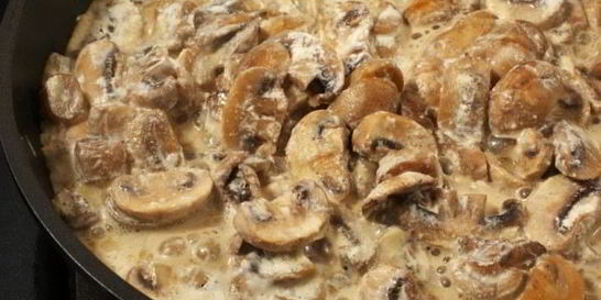Грибы, тушенные в сливках