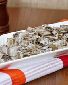 Грибы в сметане