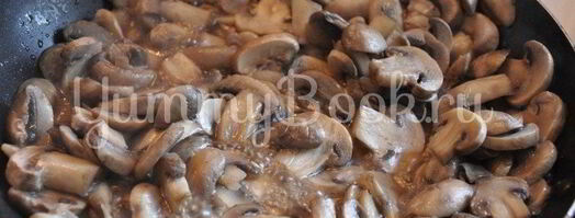 грибы в сметане. Шаг 3