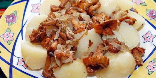 Лисички с картошкой жареные