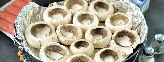 шампиньоны, фаршированные снежным крабом. Шаг 3