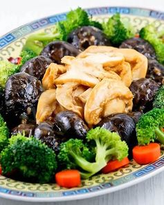 Тушеные грибы и морские ушки