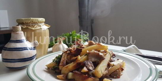 Вешенки с жареной картошкой