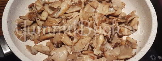 вешенки с жареной картошкой. Шаг 9