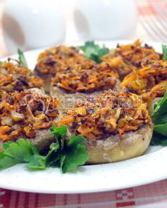 Запеченные шампиньоны с овощами