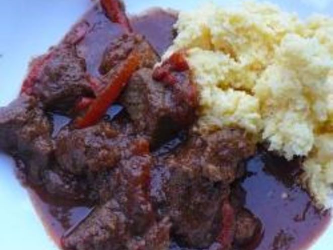 Рецепт гуляша из говядины с луком и сладким перцем