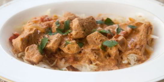 Гуляш из курицы со сметаной