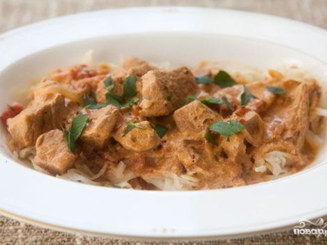 Рецепт гуляша из курицы со сметаной