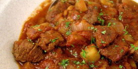 Гуляш из свинины в мультиварке