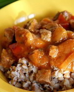 Гуляш из телятины с подливкой