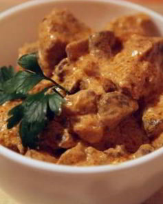 Гуляш с грибами и мясом