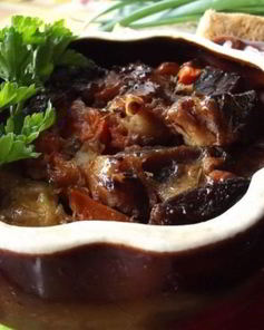 Гуляш в горшочке в духовке