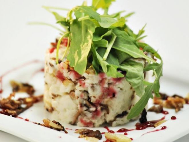 Рецепт картофельного пюре с белыми грибами и свекольной карамелью