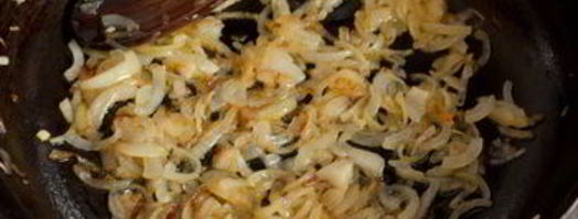 картофельное пюре с карамелизированным луком. Шаг 3