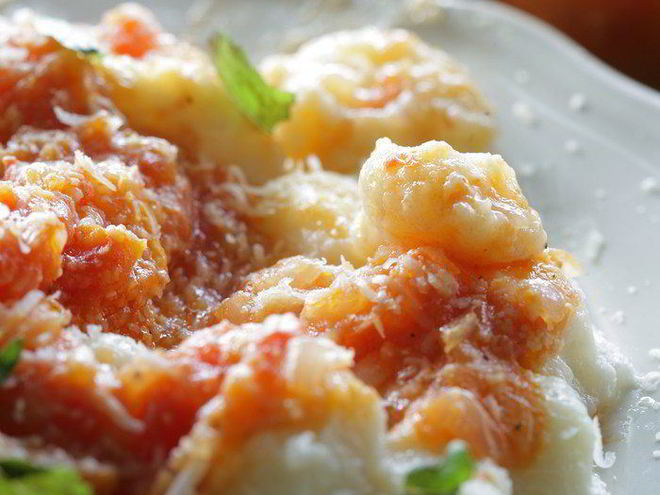 Рецепт картофельных ньокков с соусом из помидоров и базиликом
