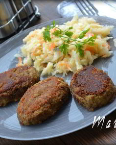 Чечевичные котлеты с квашеной капустой