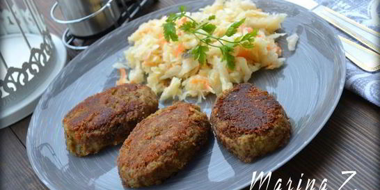 Чечевичные котлеты с квашеной капустой