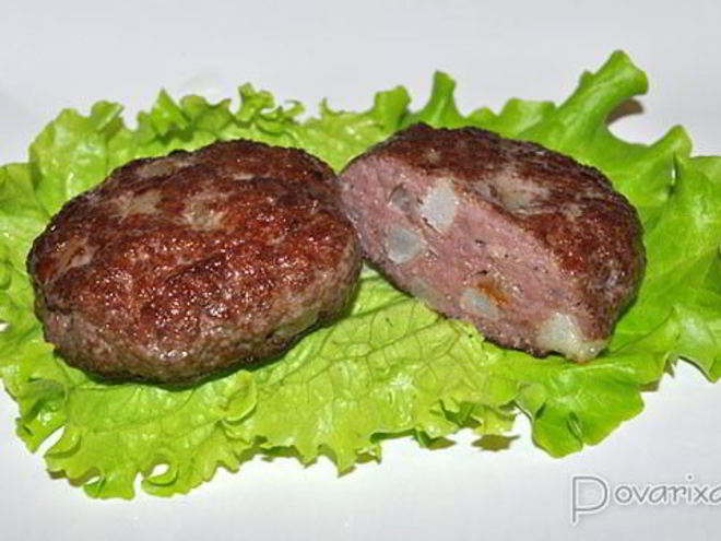 Рецепт говяжьих котлет с копченым салом