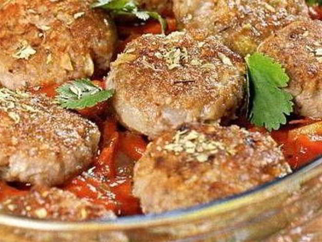 Рецепт гречаников с соусом из овощей и томатной пасты