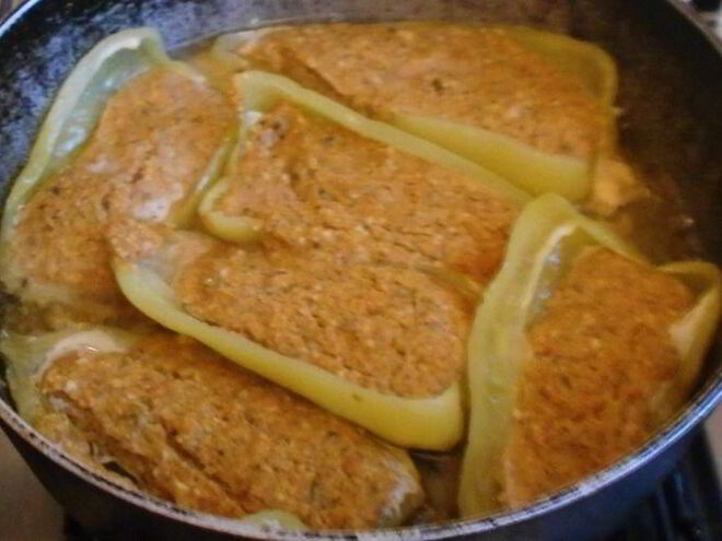 Рецепт котлеток-лодочек из запеченных перцев с овощами и грибами
