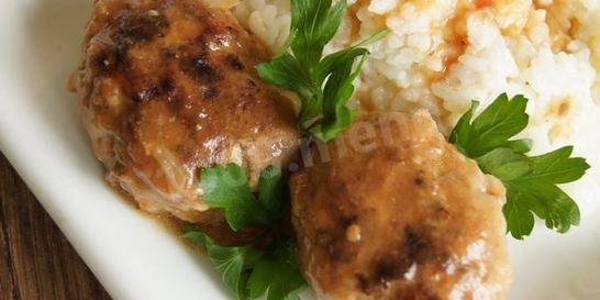 Котлетки с томатной подливкой без яиц