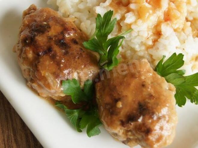 Рецепт котлеток с томатной подливкой без яиц