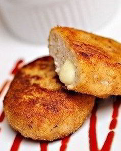 Котлеты из куриной грудки с сырной начинкой