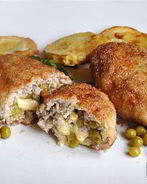 Котлеты мясные с горошком и сыром