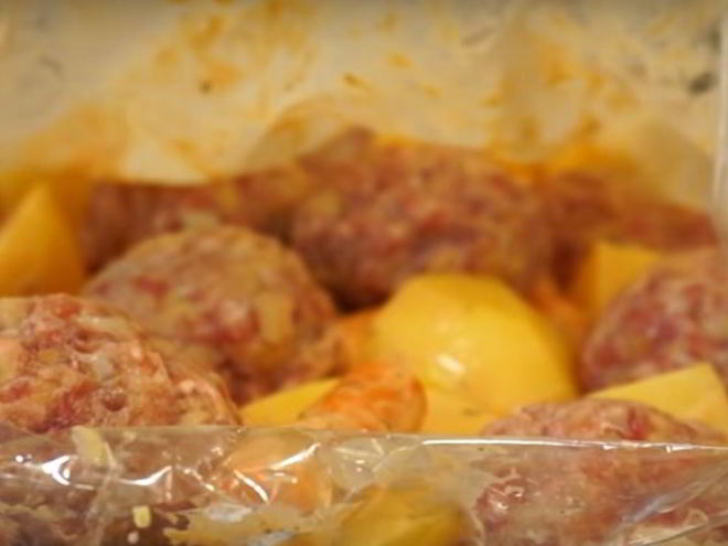 Рецепт котлет, запеченных в рукаве