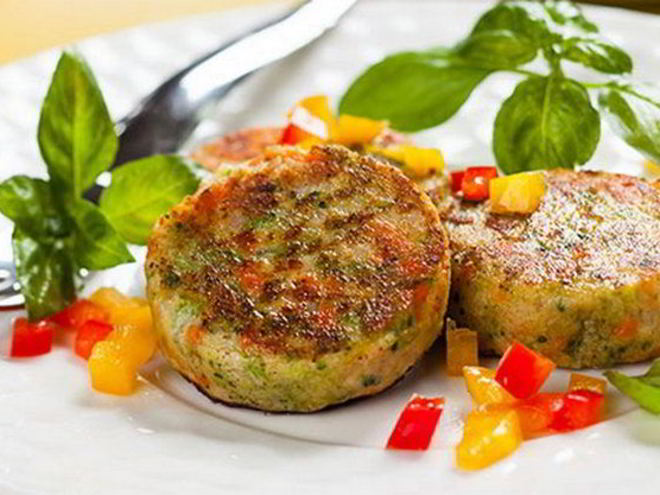 Рецепт куриных котлет с брокколи и манкой