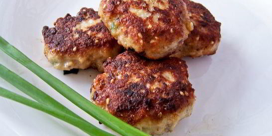 Куриные котлеты с кунжутом и имбирем