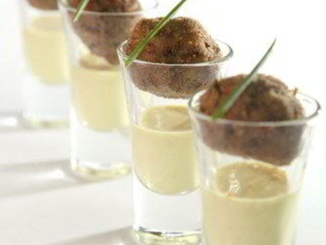 Рецепт куриных котлет с соусом из бальзамического уксуса и тимьяном