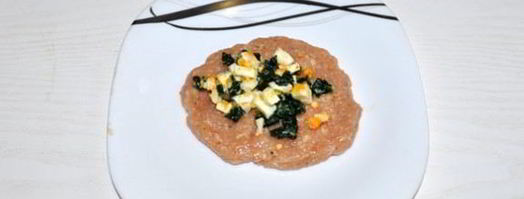 куриные котлеты со шпинатом и яйцом. Шаг 4