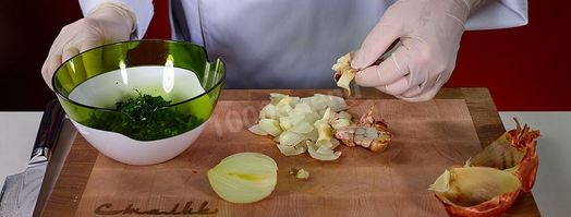 куриные котлеты тапака с зеленью. Шаг 4