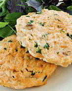 Рыбные котлеты с морковью, сыром и сметаной