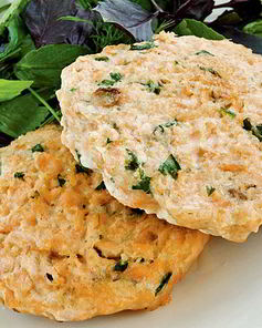 Рыбные котлеты с морковью, сыром и сметаной