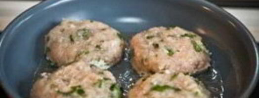 сочные куриные котлетки. Шаг 7