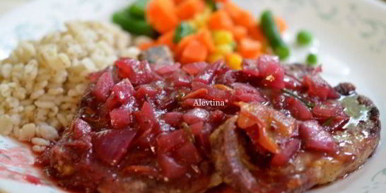 Свиные котлеты с клюквенным соусом