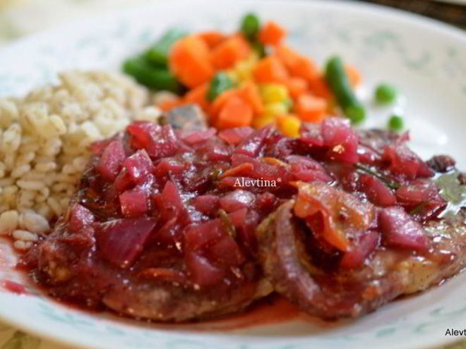 Рецепт свиных котлет с клюквенным соусом