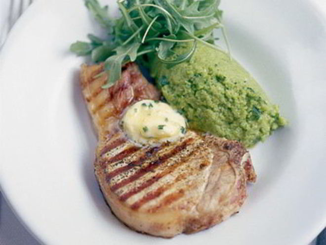 Рецепт свиных котлет с морской солью, чесночным маслом и бобами