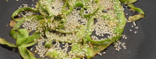 лапша из кабачков с соевым соусом и кунжутом. Шаг 3